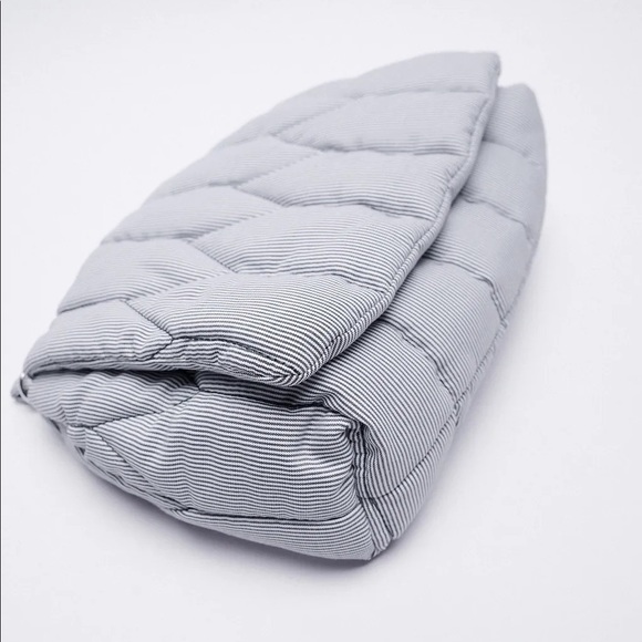 NWT. Zara Blue Pinstripe Quilted Shoulder Bag. - Picture 5 of 11